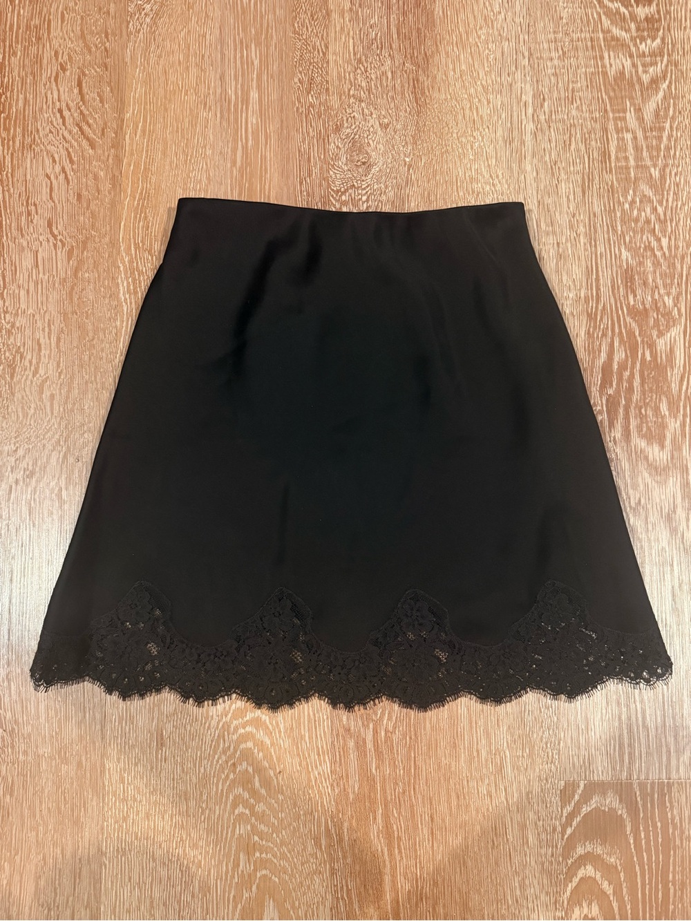 Aritzia Wilfred Henrietta black satin mini skirt with lace trim 
Size XXS / 00